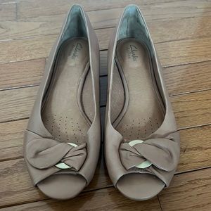 Clarks Artisan peep toe shoes. NWOT